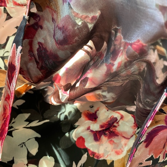 White House Black Market Floral Print Blouse in Black and Pink, size SP, organza - Picture 6 of 12